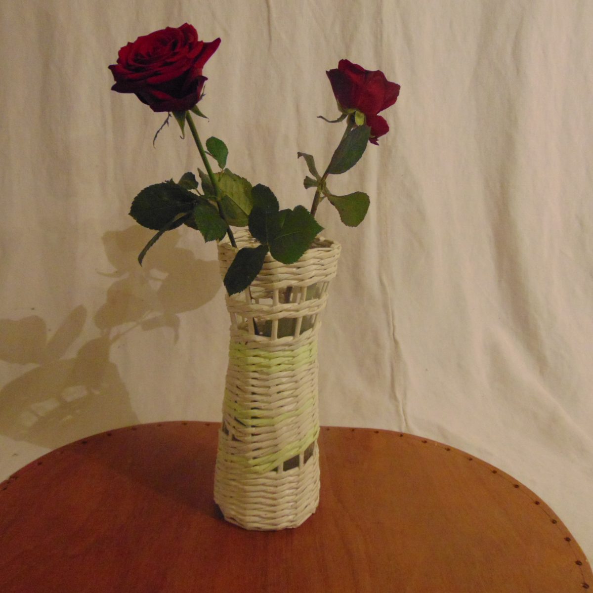 Vase cache pot en papier journal Eco vannerie