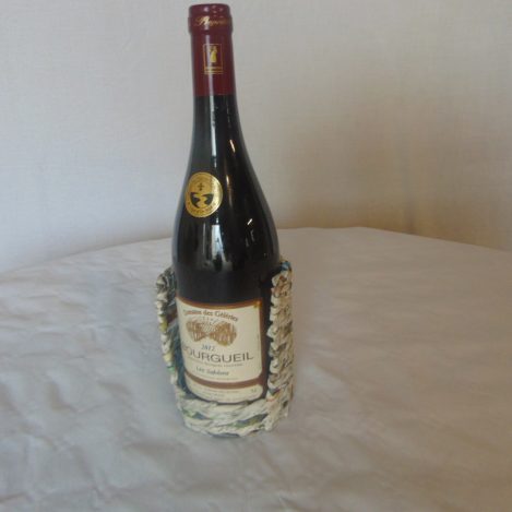 Mise en scène Porte Bouteille étiquette en journal brut