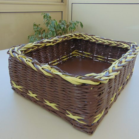 panier en papier journal vert anis et marron