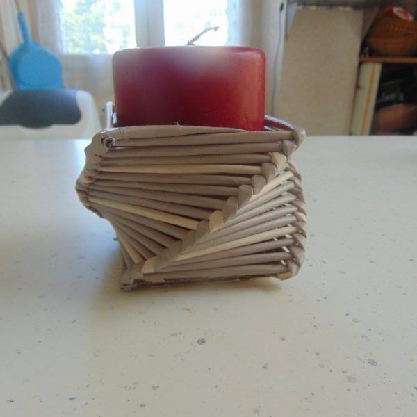 bougeoir en papier journal gris et beige bougeoir en papier journal gris et beige