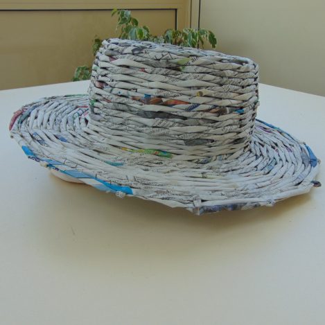 Chapeau en papier journal