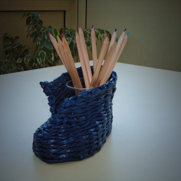 Pot à crayon bleu réalisé en Eco Vannerie