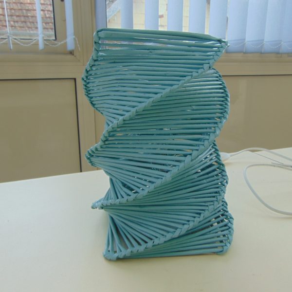 panier-11 Lampe Bleu claire issue de l' Eco Vannerie