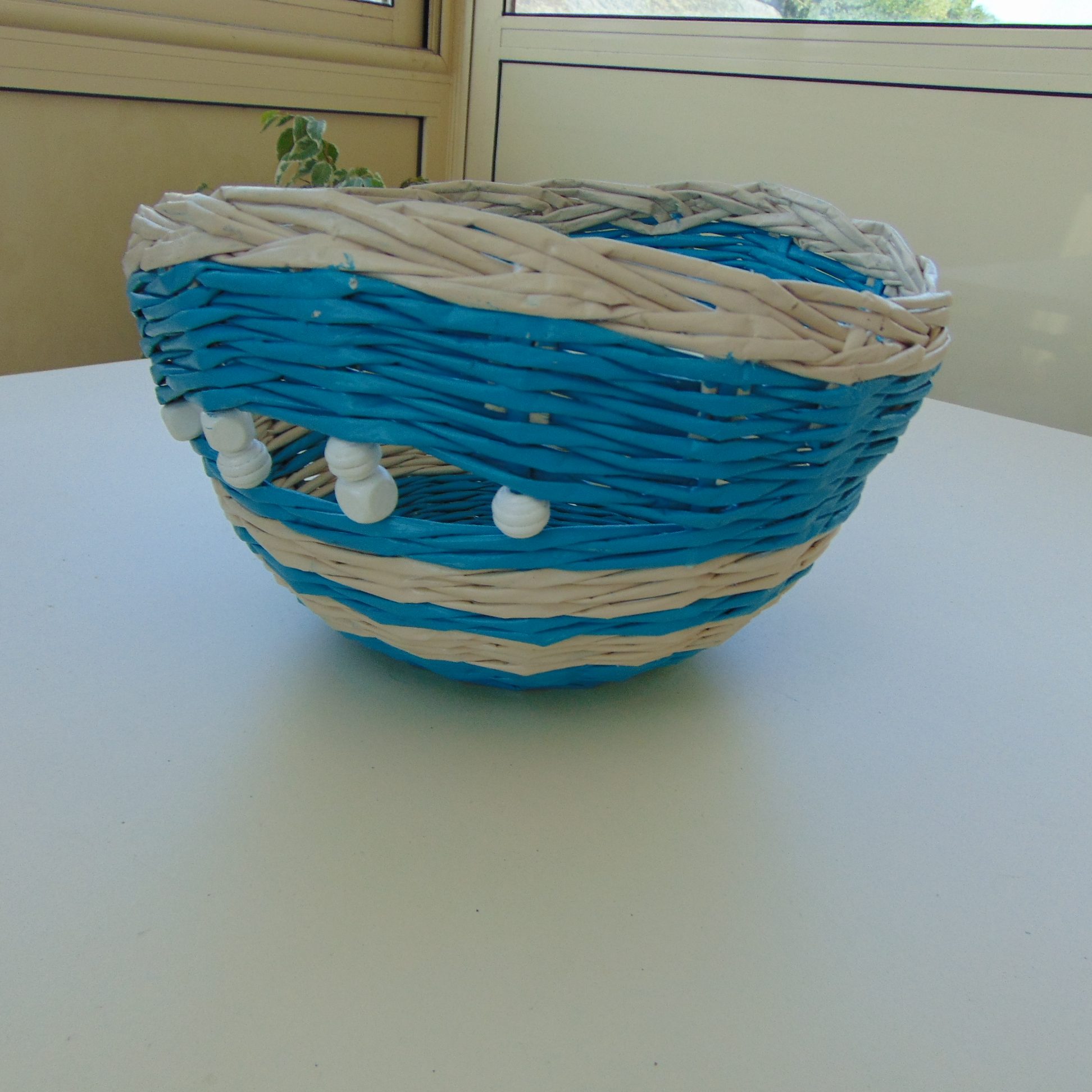 Corbeille à fruits en papier journal