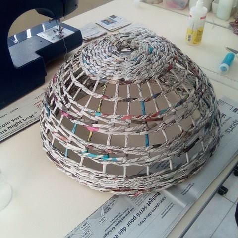 Abat jour en papier journal vue du dessus Abat jour en papier journal vue du dessus