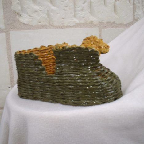 Support Bouteille de vin tressé en papier journal vert et jaune