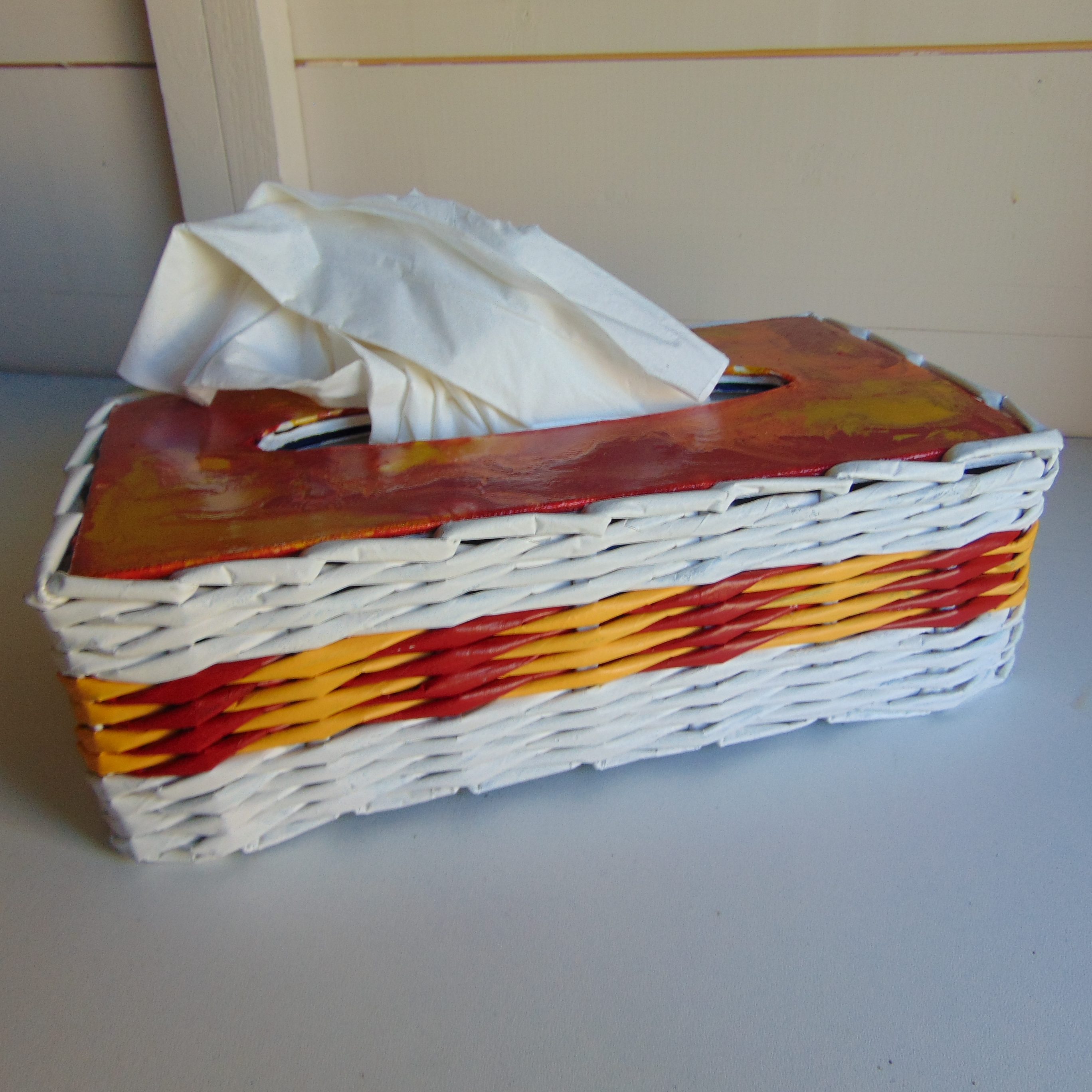 boite à mouchoirs orange jaune