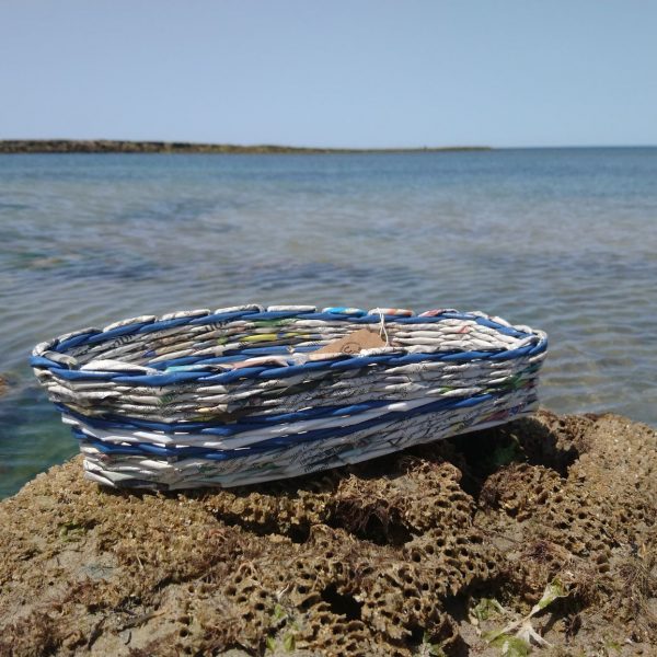 barque papier journal brut et bleu