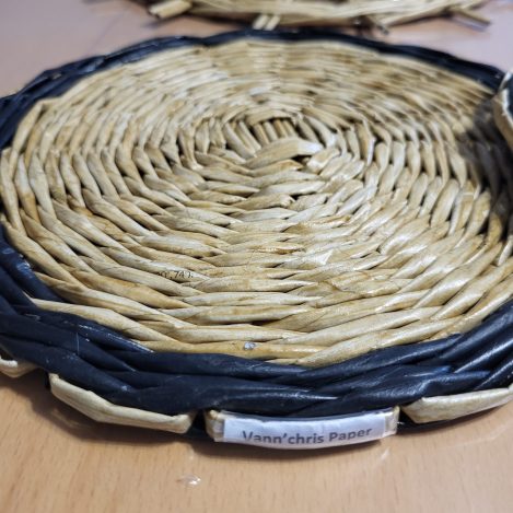 set de table marin en papier journal