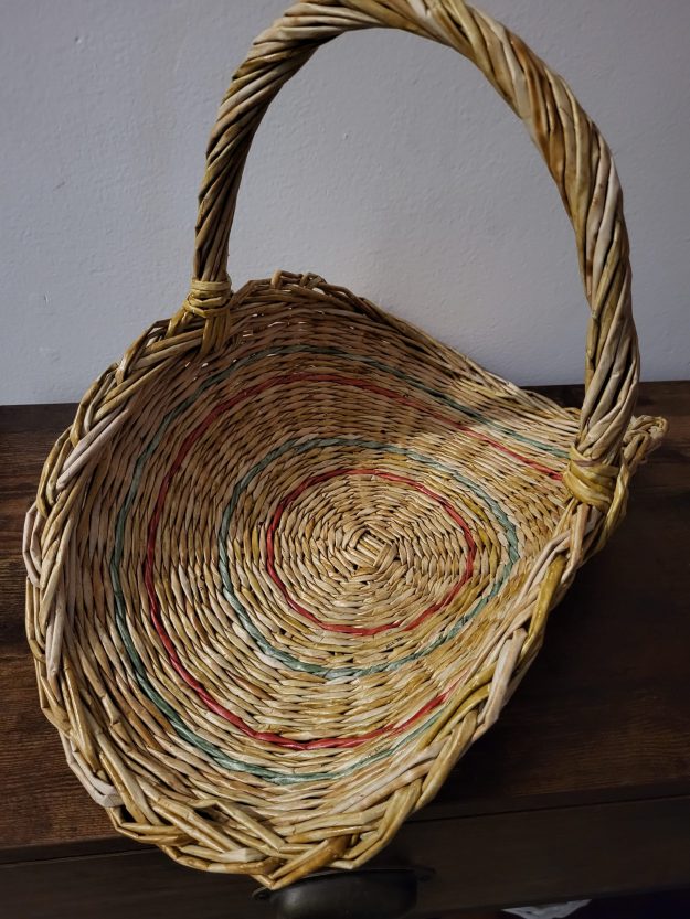 Panier à fleurs en papier journal