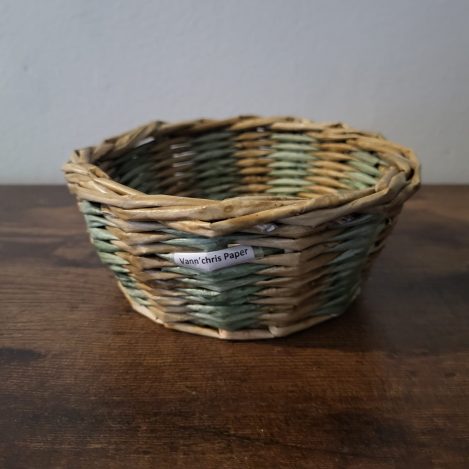 vide poche bois et vert en papier journal