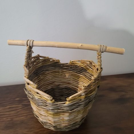 panier beige et bois à suspendre