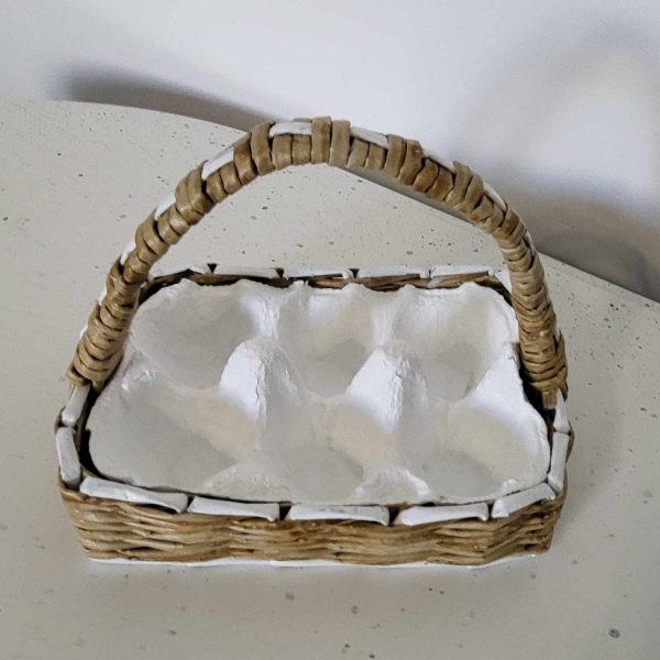 panier à 6 oeufs bois et blanc en papier journal